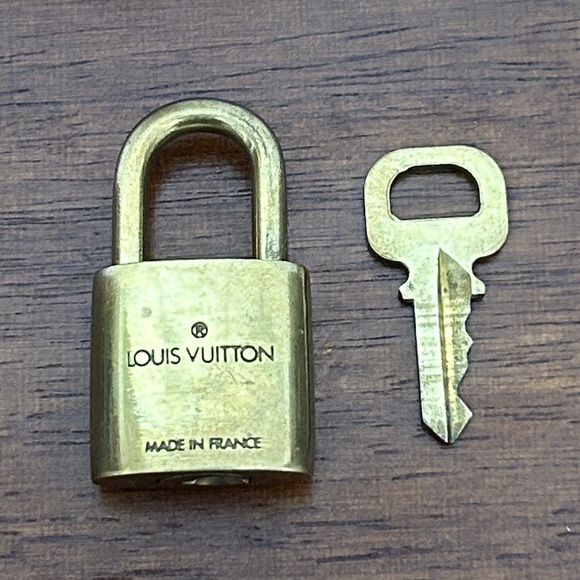 Louis Vuitton lock and key #301 - Picture 2 of 7